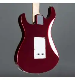 Yamaha Pacifica 012 rood metallic