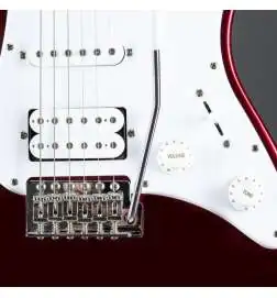 Yamaha Pacifica 012 rood metallic