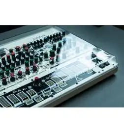 ELTA MUSIC Solar 42F Cover