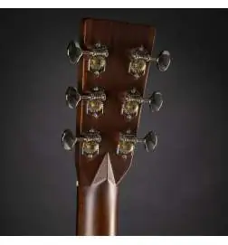 Martin Guitars OM-28