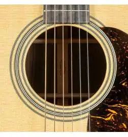 Martin Guitars D-28 New