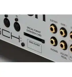Mellotron M4000D Synthesizer